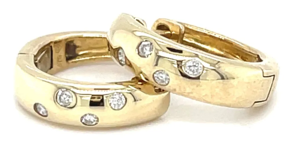 CE300024 9ct Y/g Dia Dot Scattered Hoops Jewellery - James Moore Clarity - Modalova